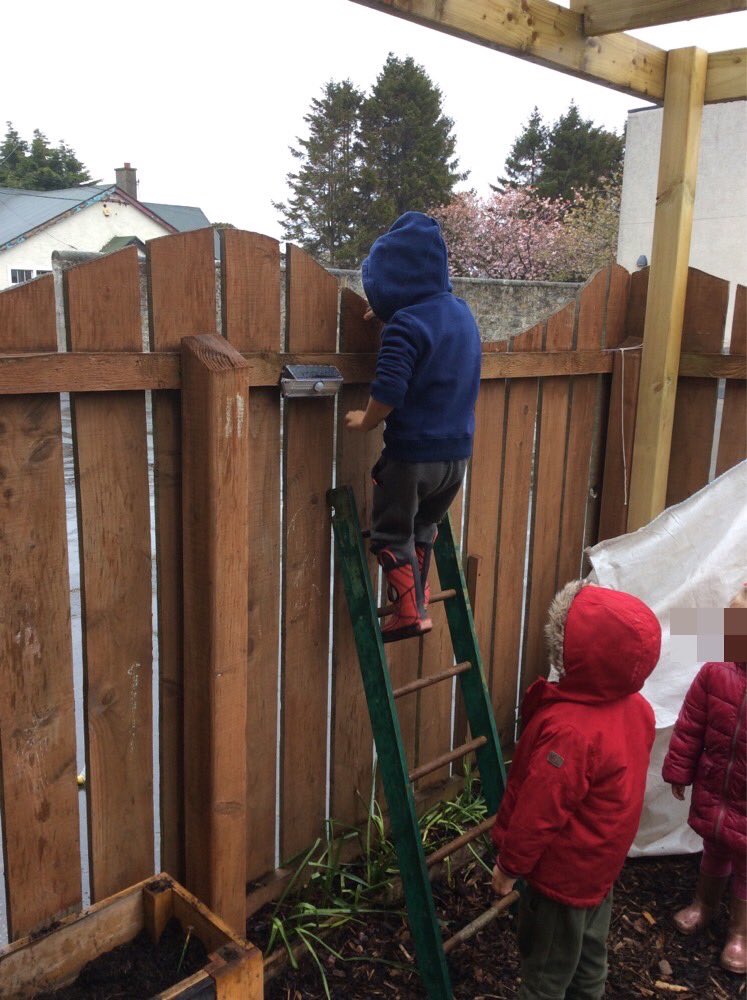 QueensferryELC's tweet image. The Dinosaurs requested to splash in the puddles, so we did!
Not even the rain stops us from outdoor play! 

#TeamELC #Outdoorplay #Puddlesplashing #Beingme #choice