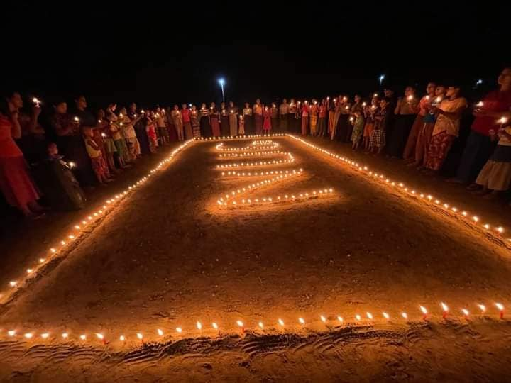 Night strike in #MoeKyoPyin village, #Letpadaungtaung area on the night of May 3.
#May3Coup
#WhatsHappeningInMyanmar