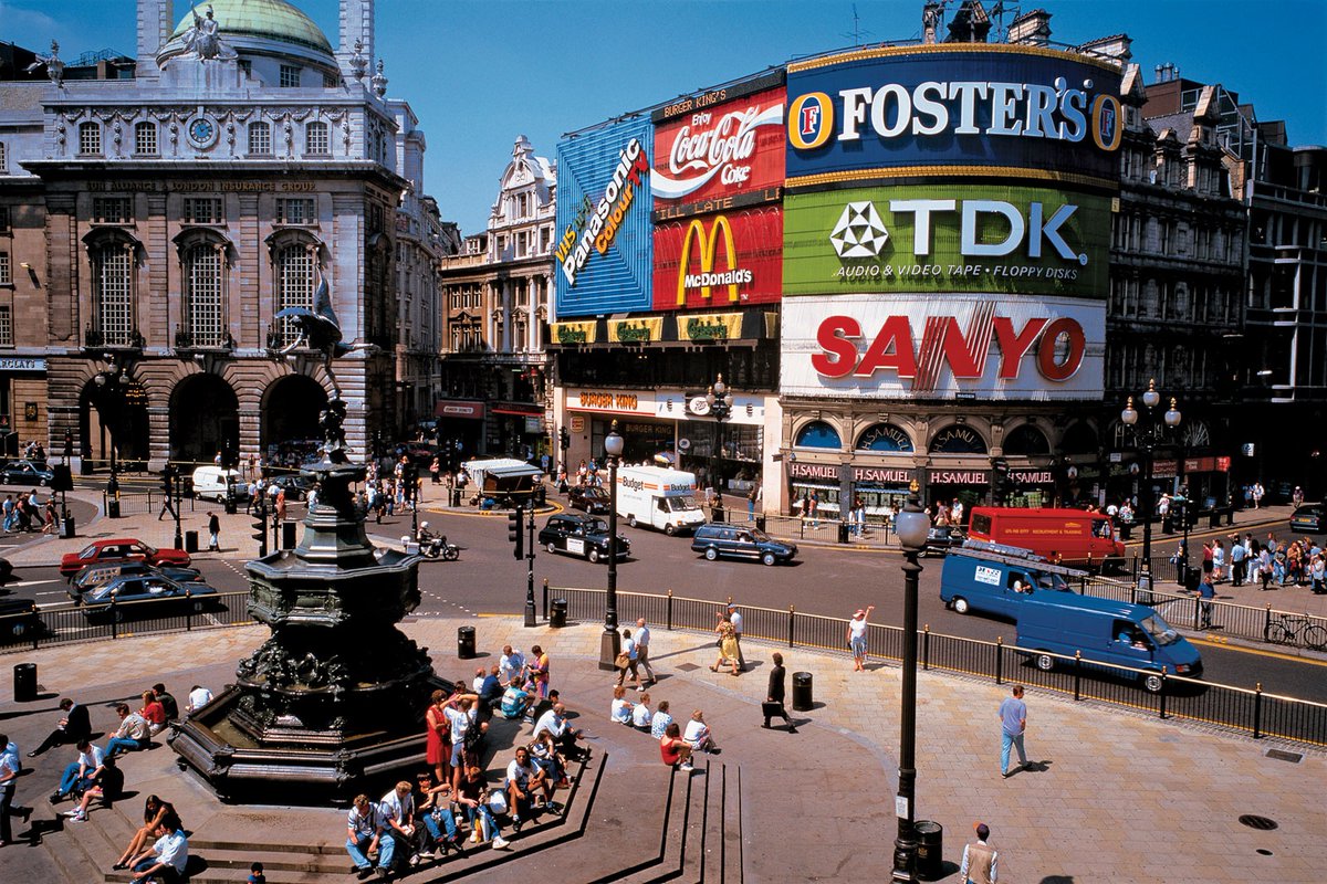 _vvp_20's tweet photo. 🇬🇧Picсadilly Circus🇬🇧
Piccadilly Circus is a square and traffic intersection in central London, Westminster. Created in 1819 as a junction between Piccadilly and Regent Streets. Then another street was added to them, Shaftesbury Avenue. https://t.co/NXNYP63acO
