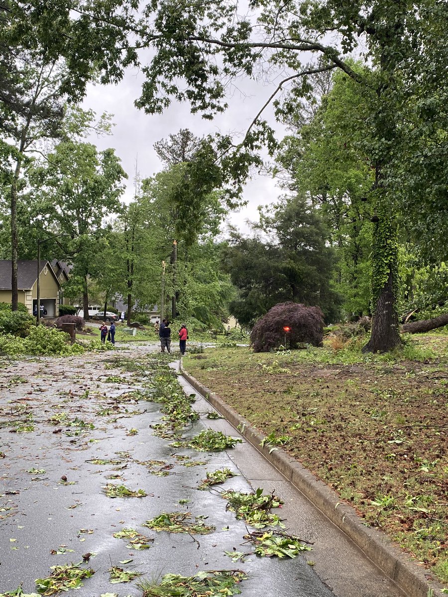 KeishaBottoms's tweet photo. Not sure if this was a direct hit, but several neighbors have said it sounded like a freight train coming through. https://t.co/Wv1KznXhal