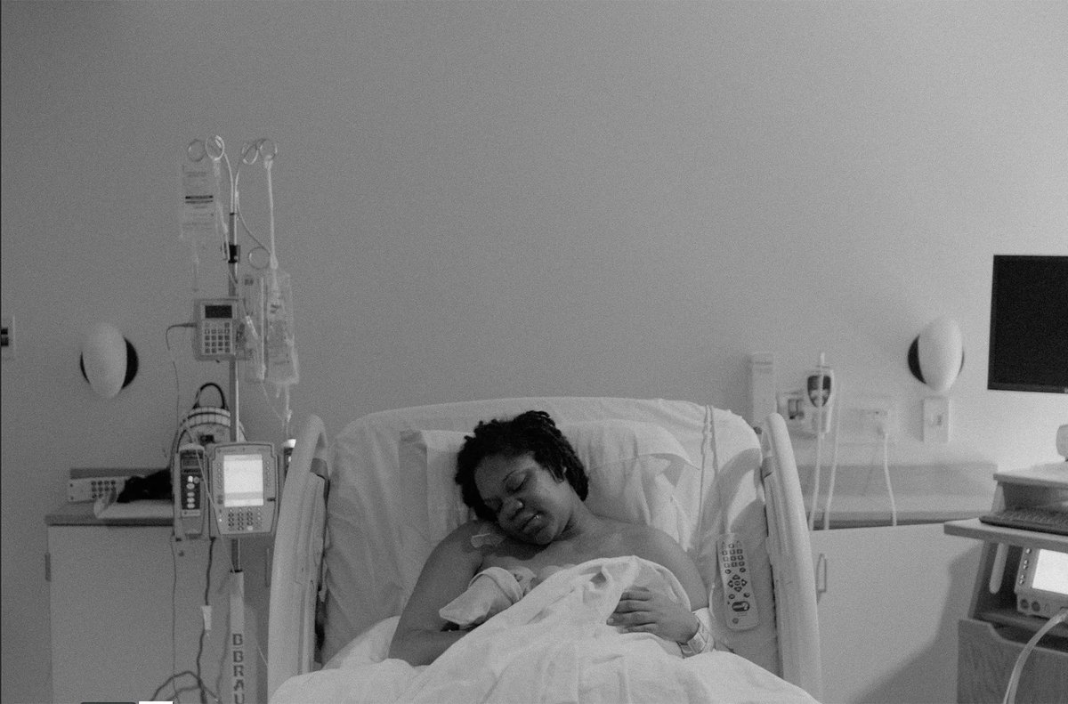 searchlightpics's tweet photo. Unique, yet undoubtedly familiar to many; THE HEART STILL HUMS is a story about fear, sacrifice and the unconditional love between a mother and her children.

Watch the short film, co-directed by Savanah Leaf and Taylor Russell, here: https://t.co/ec4yoBtEX7

#SearchlightShorts https://t.co/klFg6RjEBS