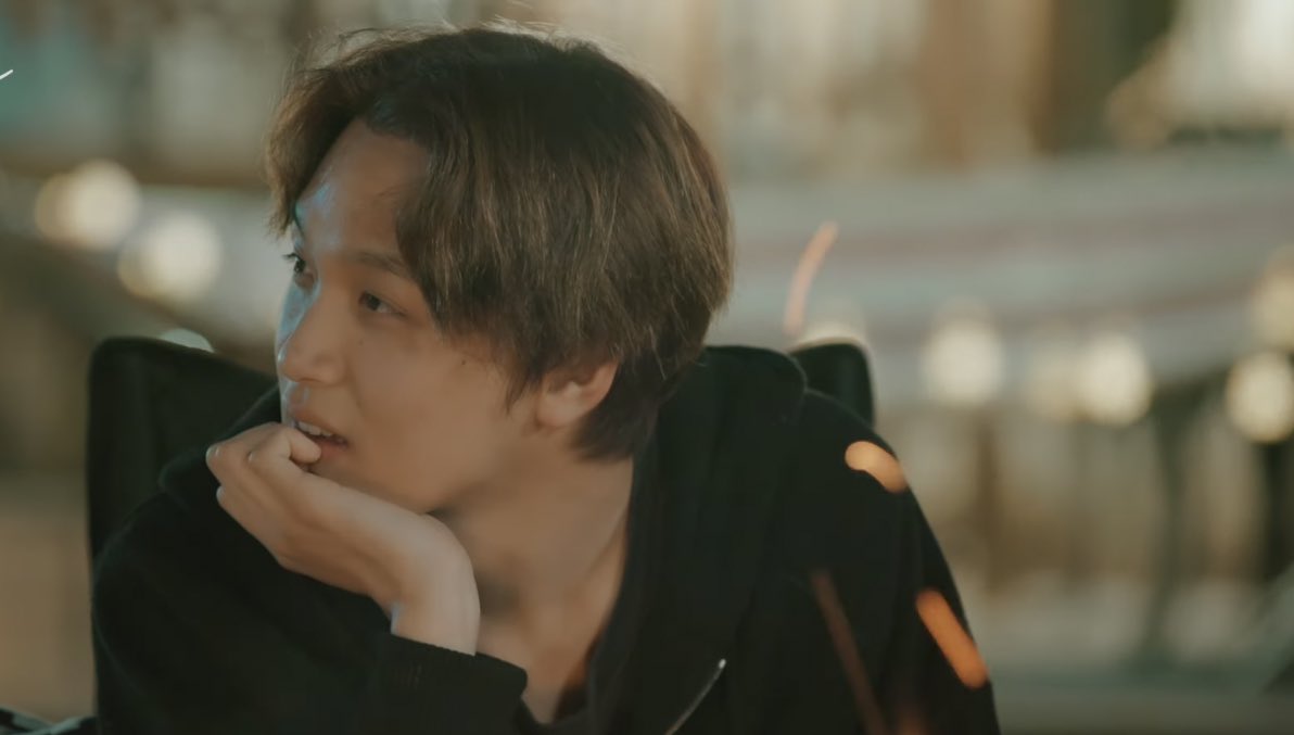 "เธอว่าไงนะคะใครมาขอไลน์?"