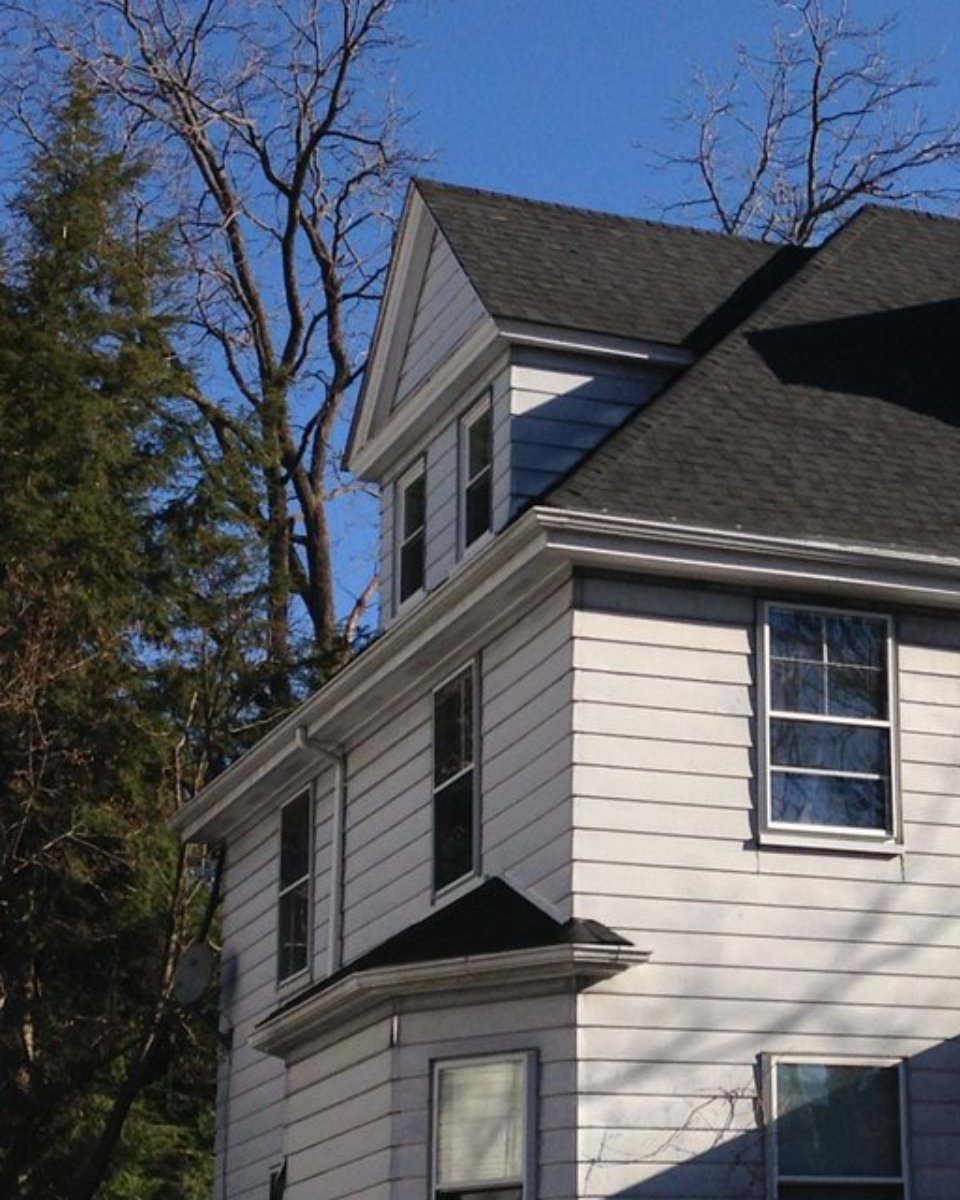 beantownbuilder's tweet photo. We're always ready to work with precision and excellence to achieve a finished and sturdy roof you can trust to keep you and your family safe. https://t.co/XEbV4tHrYZ