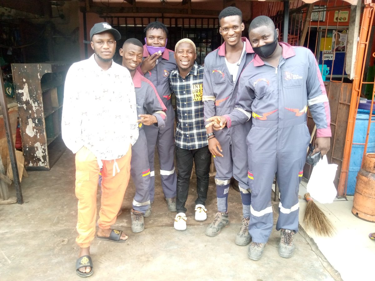 oluwamyk's tweet photo. Baddest meeting of the real Nepa and the NepaGuysComedy https://t.co/So5LVVkThW