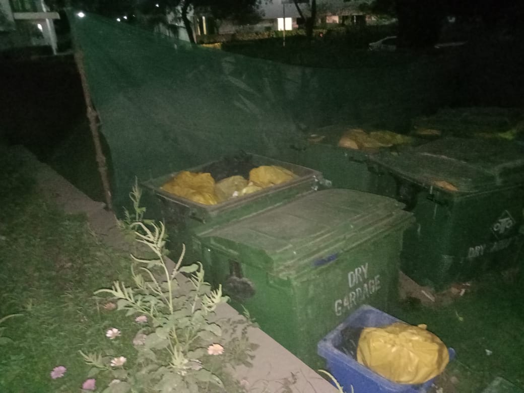 Sarangsapra's tweet photo. @talvinder @DC_Gurugram @Dist_Admin_Ggm @AmitKhatriIAS @MunCorpGurugram @svanildas These are a few more pictures as at 09:46 PM no action is taken. 
@DC_Gurugram 
@MunCorpGurugram 

Urgent intervention is required from you. We are already a containment zone, this is not acceptable. https://t.co/hy1wmJWQxo