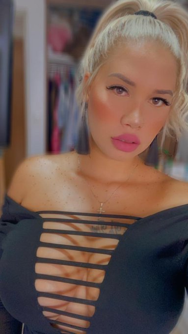 Feliz inicio de semana mis ni&ntilde;os🖤 Disponible en CDMX 👅 📲5574647472 https://t.co/Kk9gDwPui9