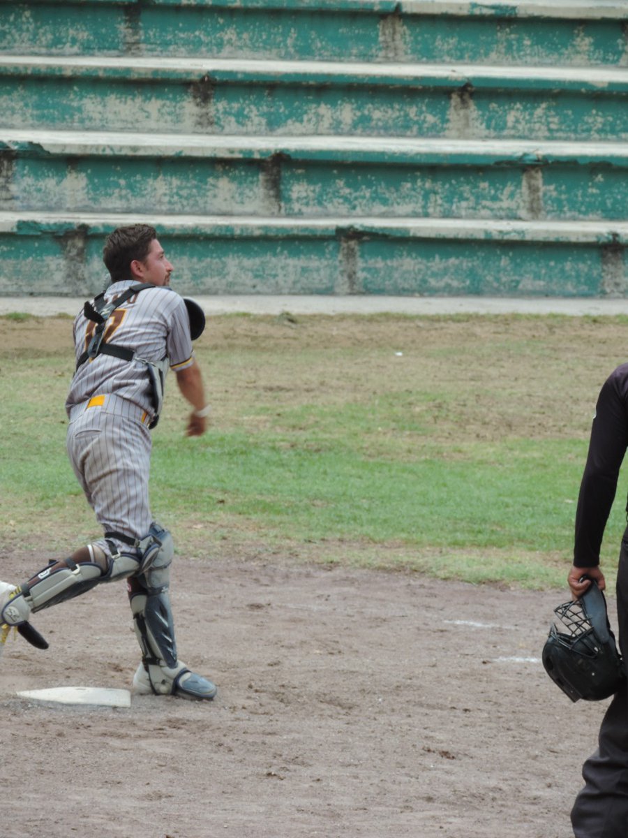 irlandaptorres's tweet photo. Estuvimos invitadas al torneo de béisbol en el deportivo de oceánica para hacer la entrega de los trofeos.

#FuerzaXMexico #irlandatorres #FuerzaJoven #VenustianoCarranza #diputadafederal #dtto11 https://t.co/wdtZBLsOJn
