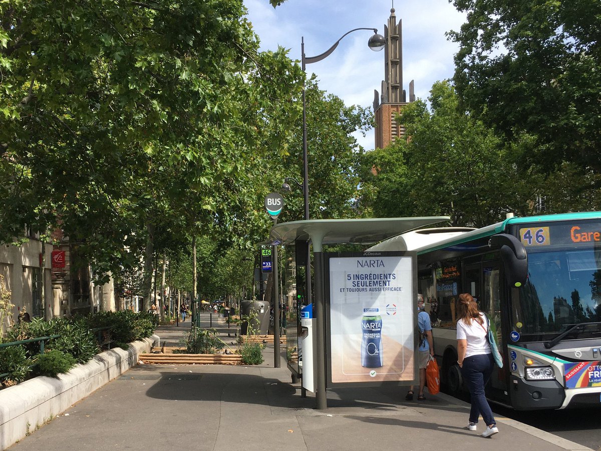 Pour la prochaine #JournéeDuHandicap, la mairie de Paris prépare un derby pour fauteuils roulants avec saut d’obstacle. Audacieux #PMR #Handicap 
#saccageparis