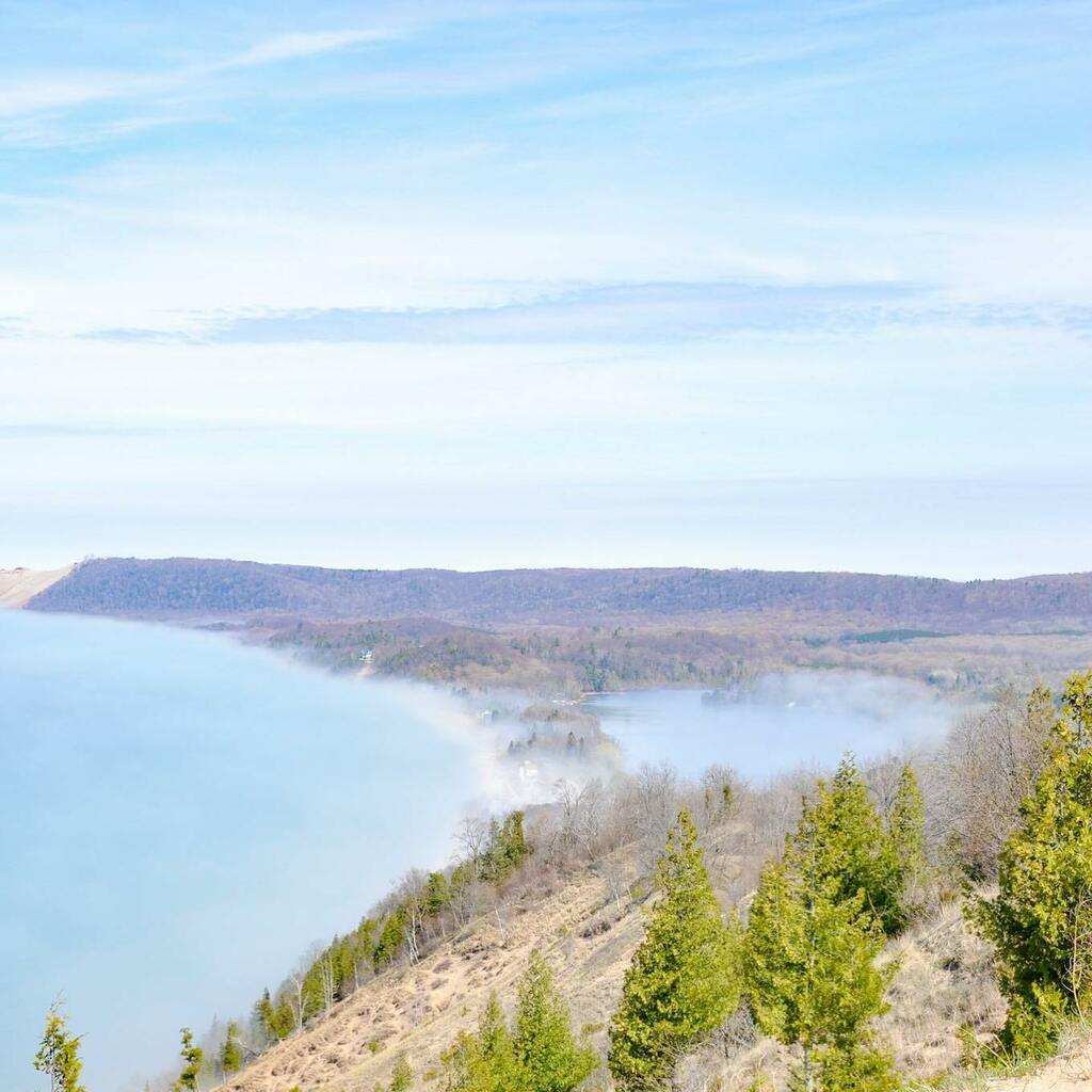 WanderingWests's tweet photo. Empire Bluff Trail. Hands down one of the best bang for your buck trails in Northern Michigan. After a short hike you'll have amazing views of South Bar Lake, Lake Michigan, and the Village of Empire below. 
.⁣
.⁣
.⁣
.⁣
.⁣
#michigander #travelhol… https://t.co/GUazttwXsV https://t.co/eHi7WqBot4