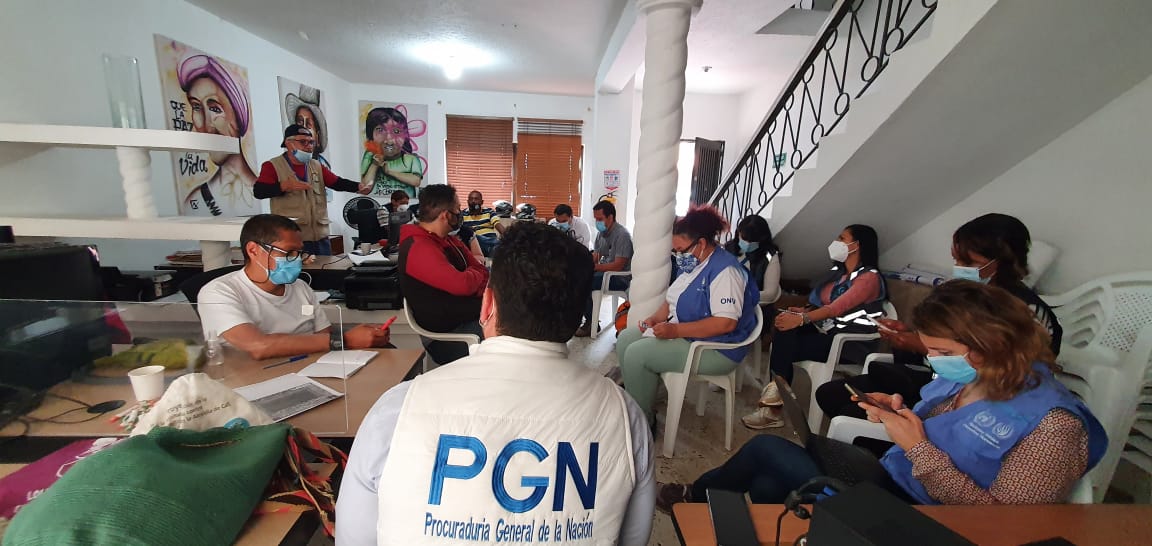 ONUHumanRights's tweet photo. Recordamos que el papel de defensoras y defensores de #DDHH es fundamental para superar la situación que se vive en #Colombia y deben garantizarse su labor y sus derechos https://t.co/jtRgBywcub