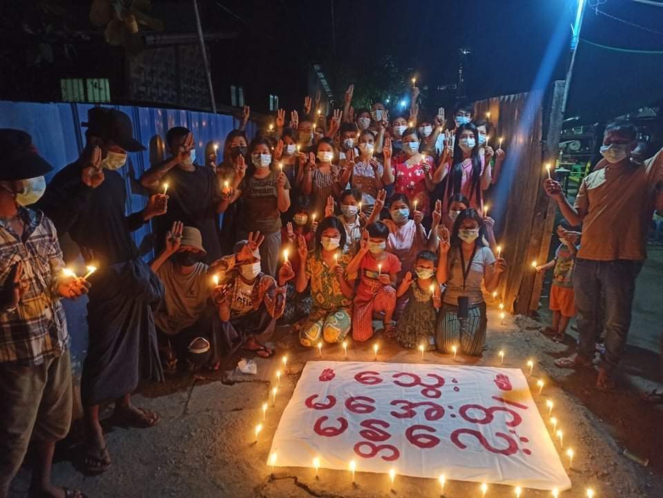 MilkTeaMM_MTAM's tweet photo. Residents of Tampawadi in Mandalay staged a night strike against the military dictatorship on May 3.
#May3Coup
#WhatsHappeningInMyanmar
#MilkTeaAlliance https://t.co/kVPp8ItOYQ