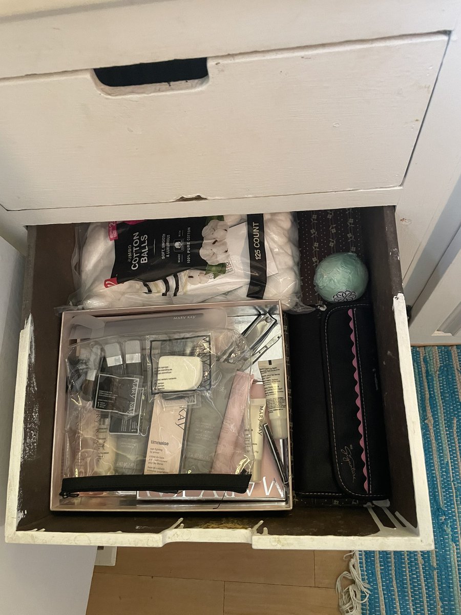 busy_bettyllc's tweet photo. Busy Betty was busy this morning organizing with a client! Busy Betty picks up where you leave off! #busybettyllc #organizing #decluttering #homeorganizing #organization #declutter https://t.co/g51lHUk7RO