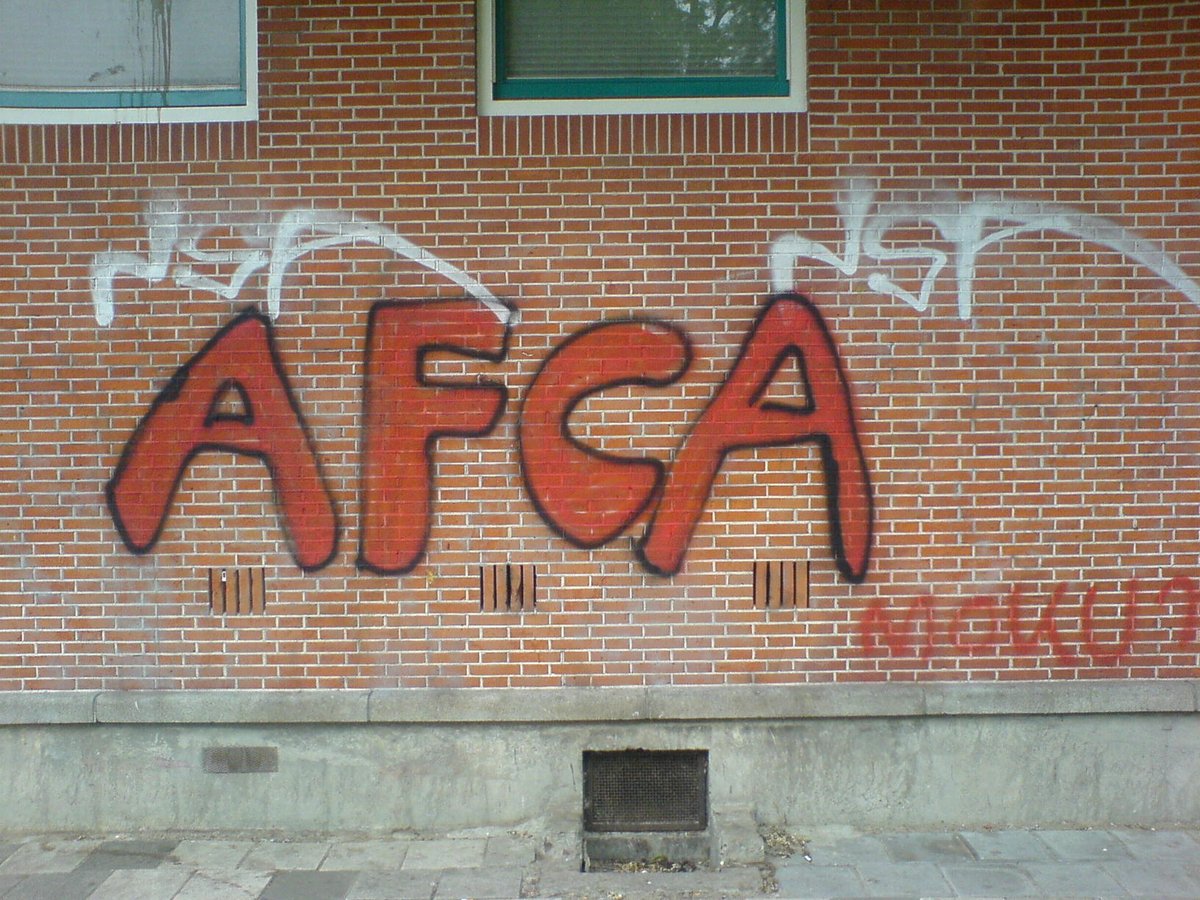 FootballCulture's tweet photo. FC AJAXVIBES 🇳🇱👊⚽ ⚪🔴⚪

Meer op het gezellige Instagram:
https://t.co/yZNm3wRUj0

#voetbalcultuur #Ajax #AFCA #supporters #ultras #casuals #footballculture #fcarchives https://t.co/gco4CLosM5
