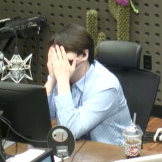 pose✌️                       instant regret
#tinyyonk #youngk #영케이