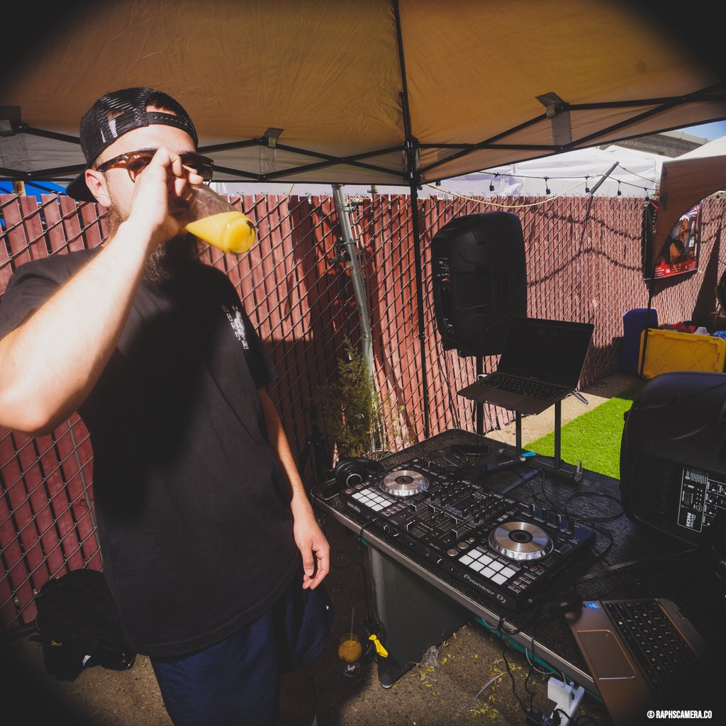 SantanaMUSTDIE's tweet image. Solid event this past weekend.

Again, S/O @MaxPainGriffin &amp;amp; co. for having me provide the soundtrack 4 the MPG craft beer release party.

Shot by @raphscameraco