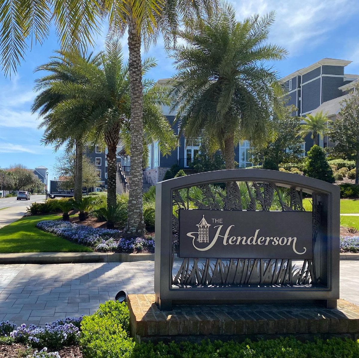TheHendersonFL's tweet image. How you know you&apos;ve arrived in paradise. 🌴 #HappyFriday #PalmTreeParadise #HomeatTheHenderson 
•
•
•
•
•
#Welcome #Travel #Florida #Beach #Vacation #ResortLiving #ThePreferredLife #ForbesTravel #WeekendGetaway