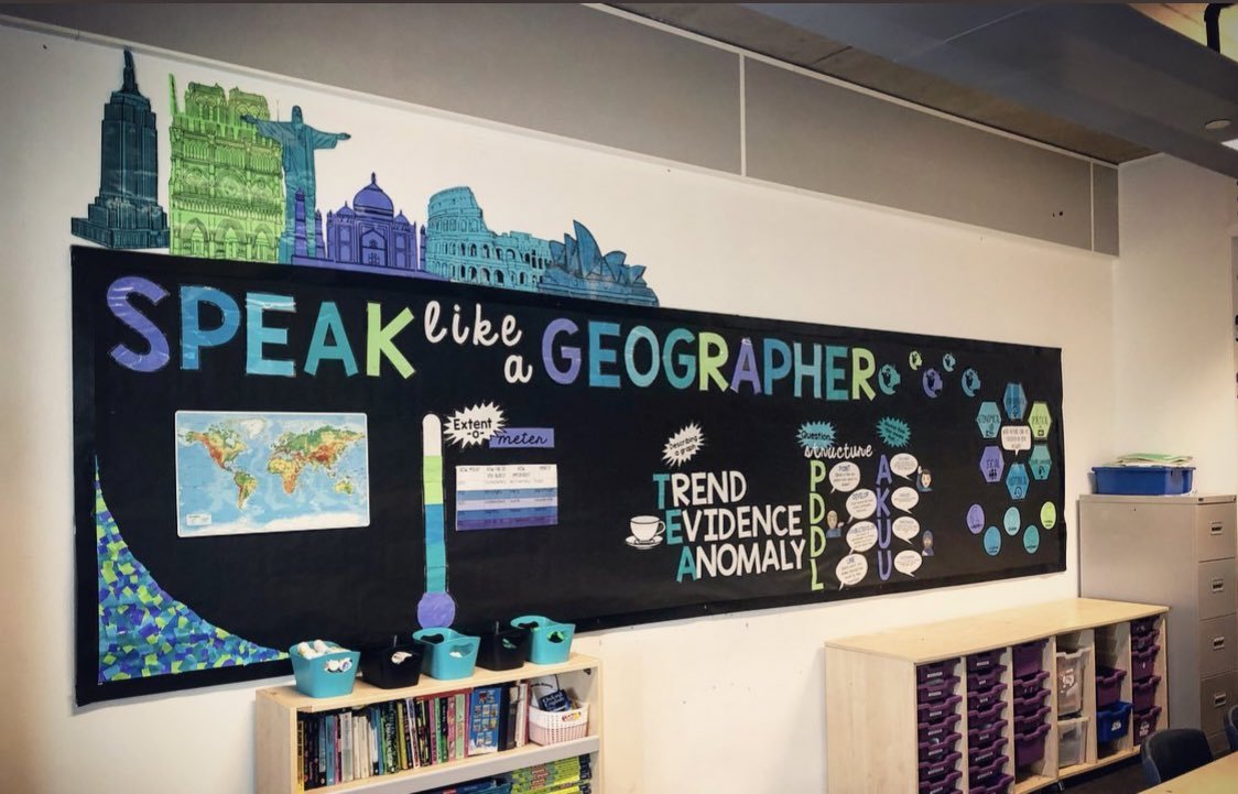 L A U R A 🌍 tweet media