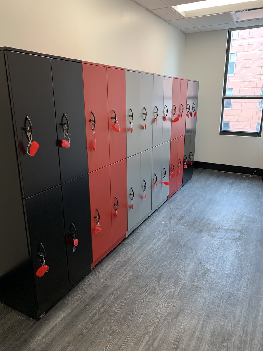 BraveSpaceChi's tweet image. If you or someone you know is LGBTQIA+ and homeless or doesn’t have a secure space, you can store your valuables in our lockers for FREE! Come to our Hyde Park space to sign one out!!