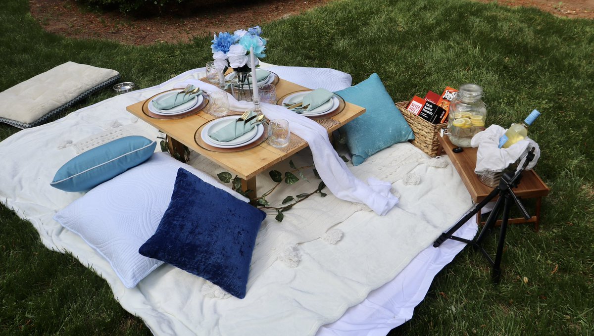 _KiaMariah's tweet photo. Today I launched my luxury picnic business, Kontemporary Picnics, in the RDU area!! I am now accepting bookings! RT to promote my small business🙏🏽🧺🌻✨ https://t.co/Aw4aaneGid