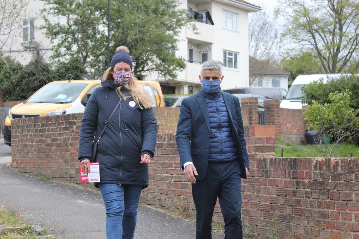 elliereeves's tweet image. Fantastic to welcome @SadiqKhan to Crystal Palace today. We had a great time talking to local residents and also took him to see our wonderful dinosaurs! Sadiq has been a great supporter of our local area so please don’t forgot to vote Labour on 6th May