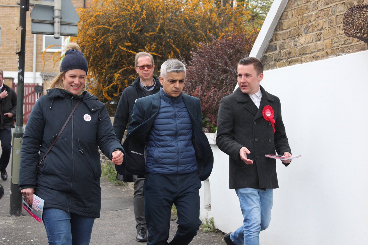 elliereeves's tweet image. Fantastic to welcome @SadiqKhan to Crystal Palace today. We had a great time talking to local residents and also took him to see our wonderful dinosaurs! Sadiq has been a great supporter of our local area so please don’t forgot to vote Labour on 6th May