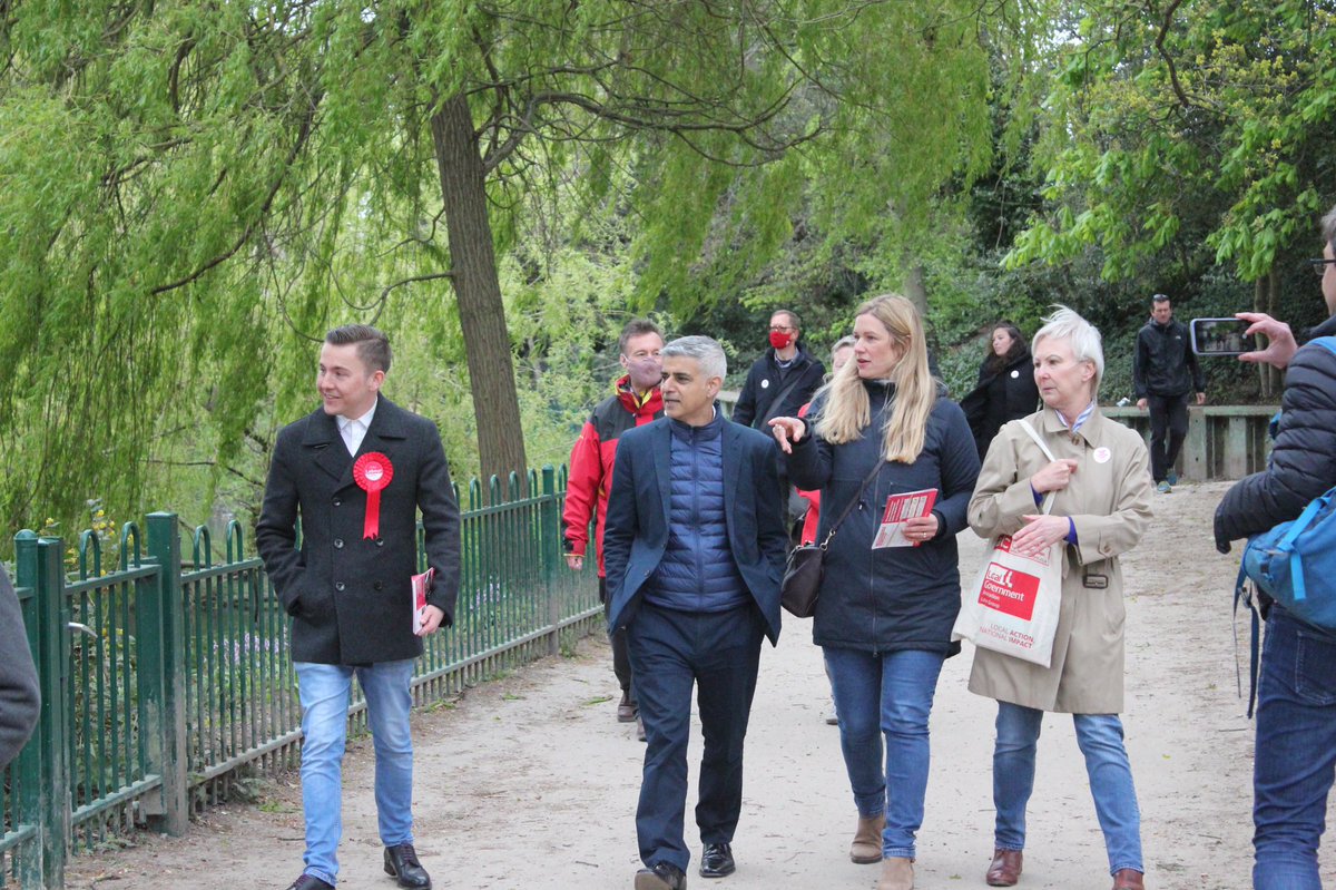 elliereeves's tweet image. Fantastic to welcome @SadiqKhan to Crystal Palace today. We had a great time talking to local residents and also took him to see our wonderful dinosaurs! Sadiq has been a great supporter of our local area so please don’t forgot to vote Labour on 6th May