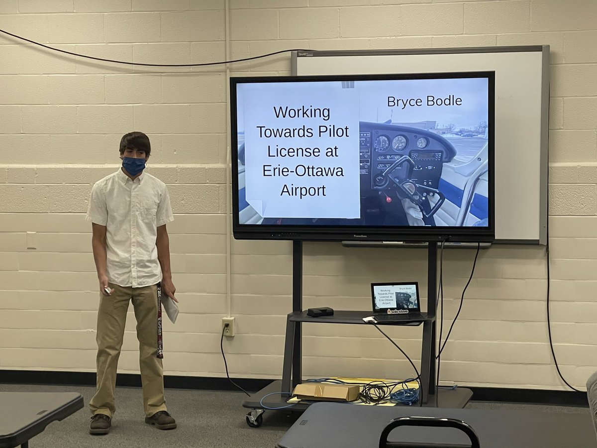 Senior Bryce Bodle presented about his #AcademyExperience which was working towards obtaining his pilot license.  Bryce received real world pilot training and opportunity to fly as a passenger and as a pilot.  Bryce has 20 hours of solo flying to complete to obtain his license!