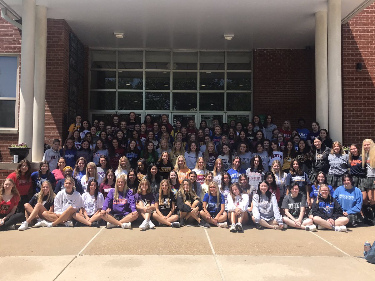 Nerinxprincipal's tweet photo. Class of ‘21! 💚 https://t.co/2EkcU24WiQ