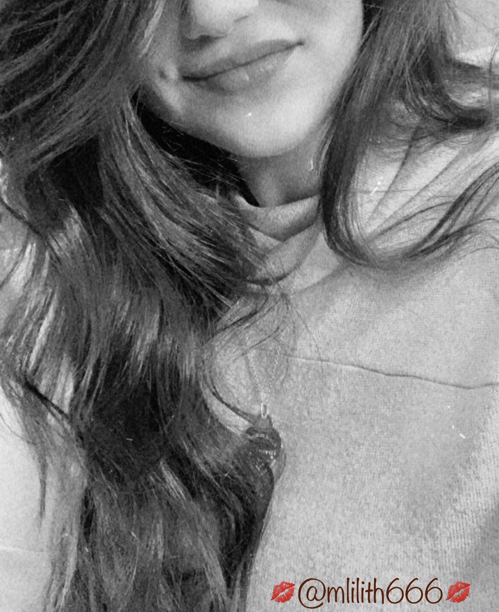 mlilith666's tweet photo. Tell me how much you worship my dimples. 😈💋 https://t.co/GgUAH130PM