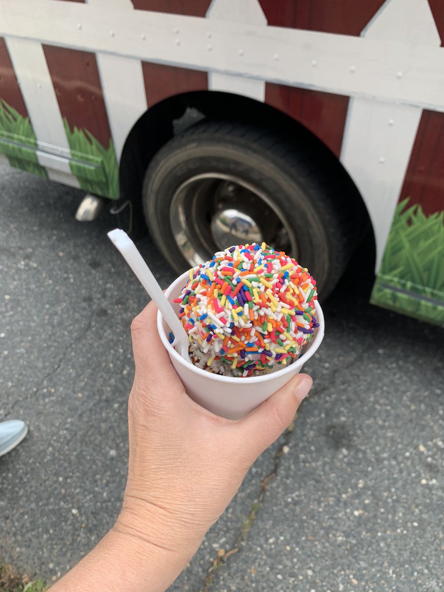 SWANSPrincipal's tweet photo. With the help of our amazing PTA @SwansCreekES kicked off Teacher Appreciation Week with some sweet treats for the sweetest staff around! #weloveicecream #thanksmoothru #moothru https://t.co/e6o2dhbrNv