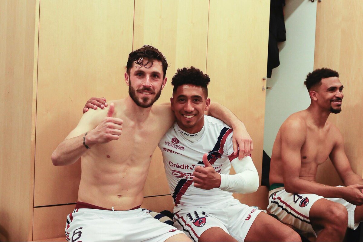 ClermontFoot's tweet photo. 🐺 A 2 finales du bonheur... 😍👊🔴🔵 https://t.co/RbGsxXmM8S