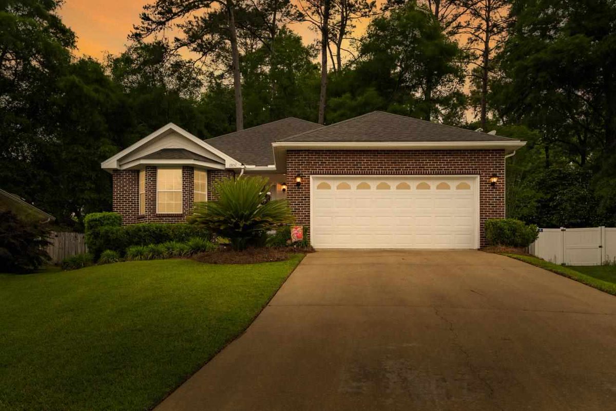 CBHartung's tweet image. Just listed by Bruce Foster in #Tallahassee #FL. 2852 Braddock Court! Please retweet!  tour.corelistingmachine.com/home/72TA32