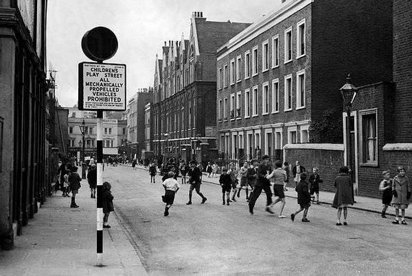 grescoe's tweet photo. Great ideas of 20th Century:
"Play Streets" closed to traffic‚ but open to kids.
(UK once had 700 of them) https://t.co/JkivtkFiOP