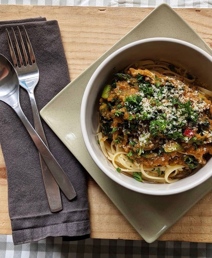 Butternut Squash Brocolli Boost Bolognese 🍝

This decadent pasta can truly warm the soul on a gloomy day. ☔

Save this recipe or later!

Thank you @vegankraftdinner 🍜