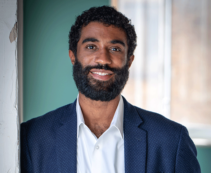 UTSAnewsroom's tweet photo. Son of #Spurs legend David Robinson earns Masters from #UTSA. Takes on new role in S.A.’s continued growth. https://t.co/M7MqWIicOF #UrbanPlanning #SidewalkLab #WestonUrban https://t.co/09kjIOvp7p