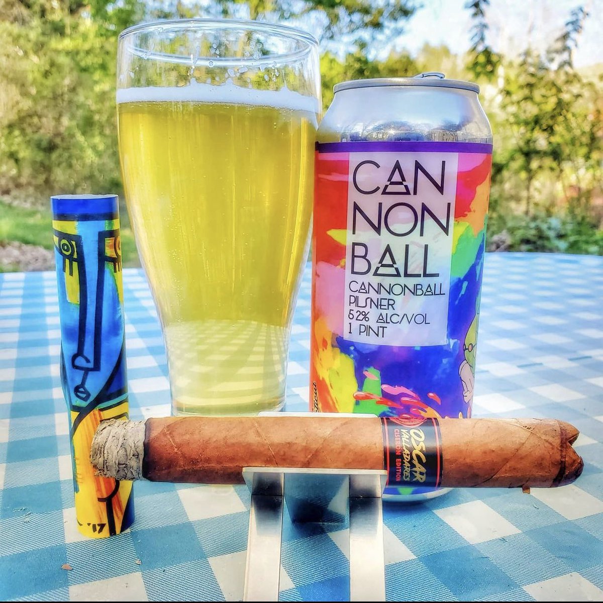 ovcigars's tweet photo. Afternoon Shenanigans! Oscar Valladares Ciseron Edition.

Wrapper: Sun Grown Ecuador
Binder &amp; Fillers: Nicaragua
Vitola: 6x52

IG 📸 @brewsandstogies

#ovciseronedition #blueciseron #mondaymotivation https://t.co/wjsTMMuwfw