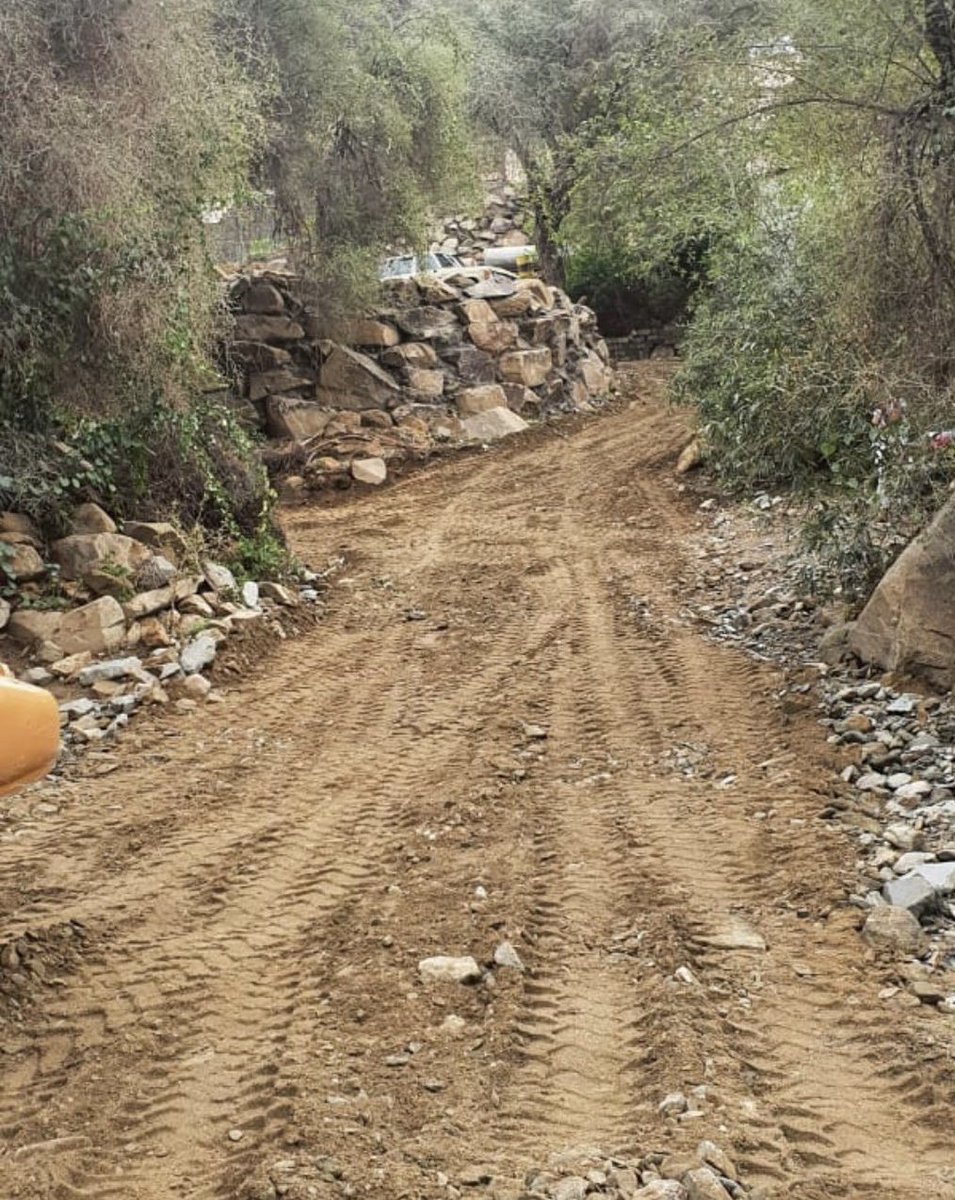 AkhbarBlghazi's tweet image. تستمر فرق الطوارئ 
بـ  #بلدية_محافظة_العيدابي في صيانة 
طرق المنازل المتأثرة أثناء هطول الأمطار
@jazansa