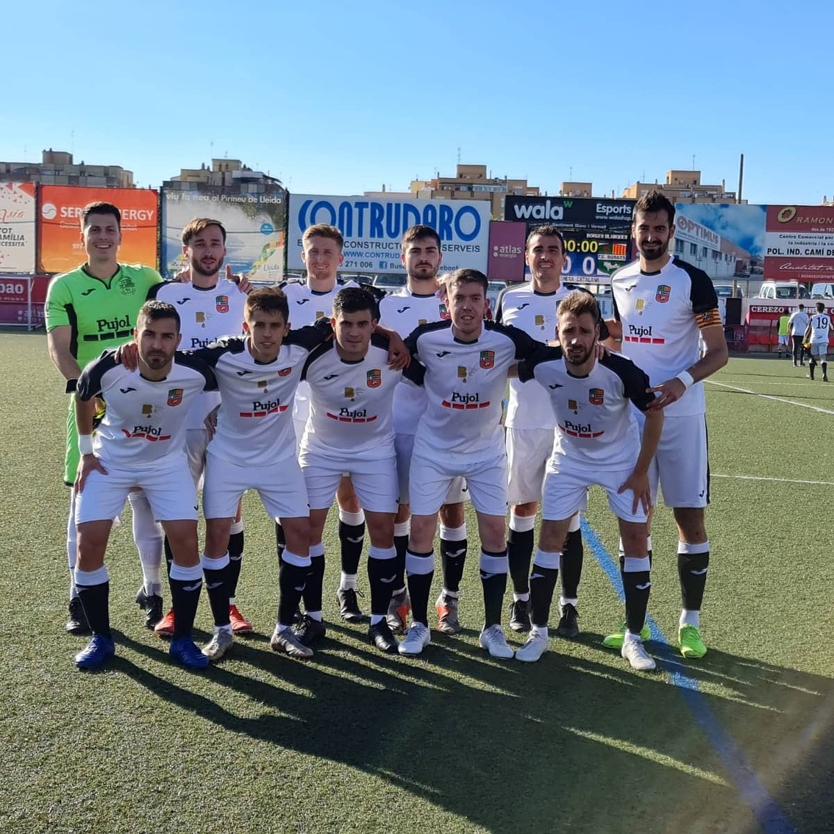 FC_BorgesBl's tweet photo. ⬛⬜ PRIMER EQUIP 

➡️ Partit vibrant entre el @Atleticlleida i el @FC_BorgesBl, que va acabar amb un repartiment de punts, amb una gran segona part dels de @surilla9.

⚡ La nostra crònica a: https://t.co/JNLGq630l6

❗ Diumenge a les 18.00 al Ramon Espasa davant l'@cfmartorell. https://t.co/Tcg73BUOEG