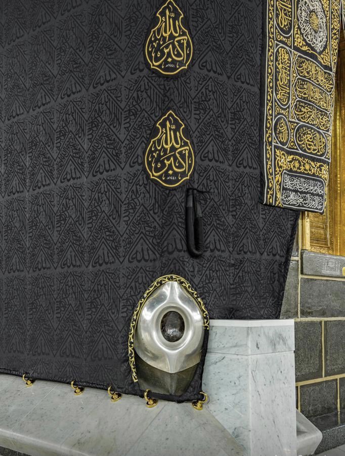 HamidMirPAK's tweet image. Allah o Akbar. Amazing pictures of Hajr e Aswad ( black stone) Never seen before.We can see a new world inside this holy stone.Latest technology was used to see the every part of the stone