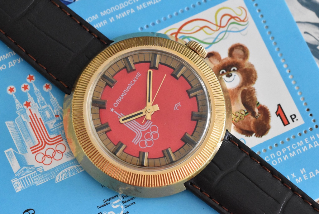 vintagewatchinc's tweet photo. Recent addition to the collection, a Raketa "Puck" Olympic.
#vintagewatch #vintagewatches #raketa #raketapuck #raketaolympic #watchgeek #horology #watchphoto #watchdial #sovietwatch #ussrwatch #vintage #watch #watches #raketawatch #ussr #russianwatch #russianwatches https://t.co/x8tfix4Y42