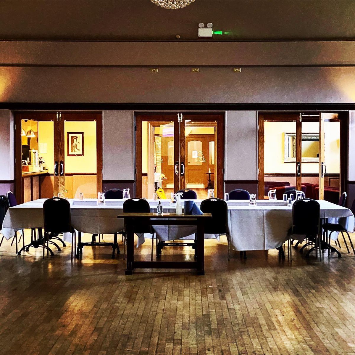 TheRavenHotel's tweet photo. Conference room and bar available. For more information contact us at https://t.co/2QYIFlQ1tQ #corbybuisness #confrence #corbybar #corbyhotel https://t.co/d89jY3uAxM