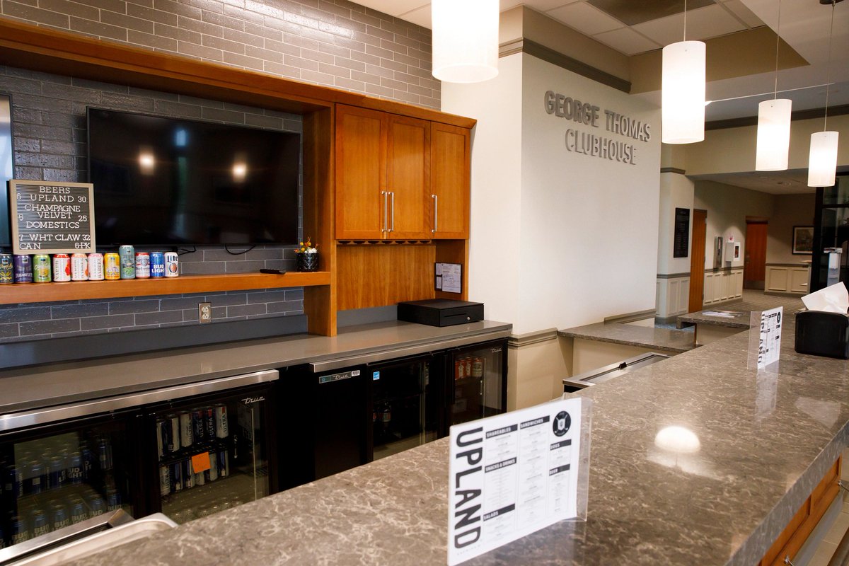 Looking for a new place to grab a bite? Try the restaurant inside the clubhouse at IU Bloomington's new Pfau Golf Course.

Run by Upland, the restaurant serves a limited menu of favorites including burgers, soft pretzels and pulled pork sandwiches. go.iu.edu/3Mjl