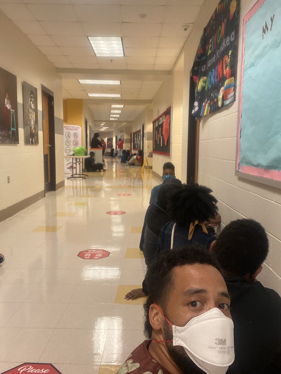 So proud of our students for keeping their safety a priority and taking our tornado precautions seriously for all 45 minutes we were in position! My old bones hurt but it was worth it! #gsuedlead <a href="/DrMiddleton1911/">常熟</a>