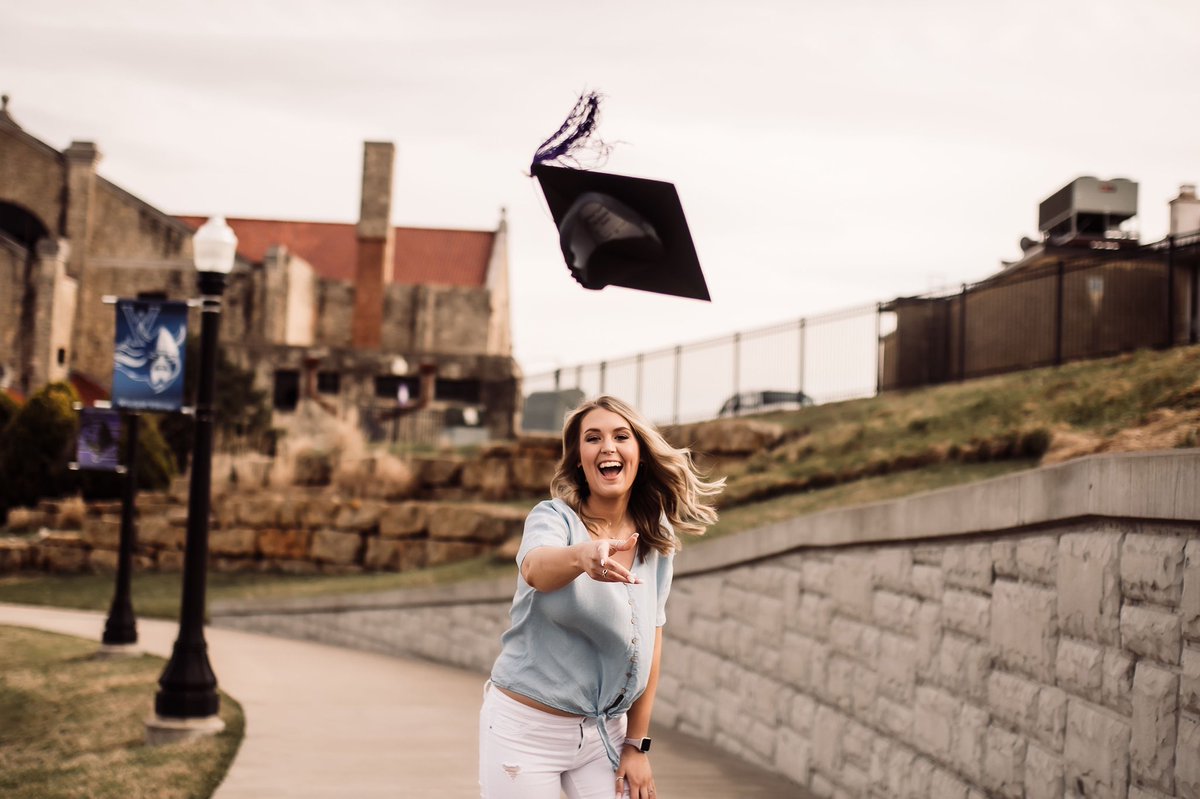 lyxijackson's tweet photo. Less than one week 👩🏼‍🎓 https://t.co/zq4gA6LHHo