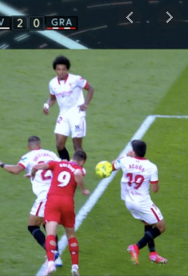 En una pita penalti y en otra es penalti.