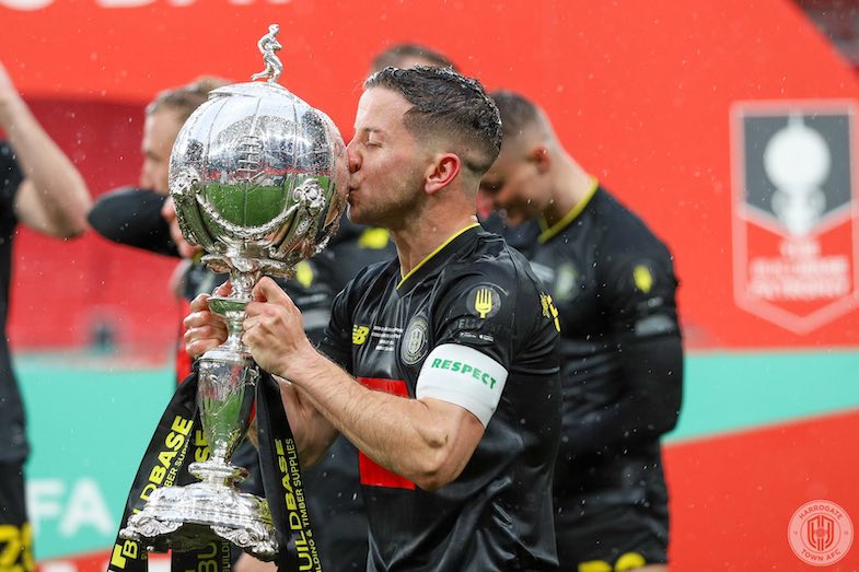 HarrogateTown's tweet photo. 🏆 So, how was your weekend?

#ProudToBeTown https://t.co/skhFpehsZi
