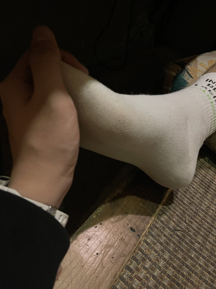 sleep36963's tweet photo. 惊心动魄 之 网吧强行脱鞋 https://t.co/aI8c7LdOJS