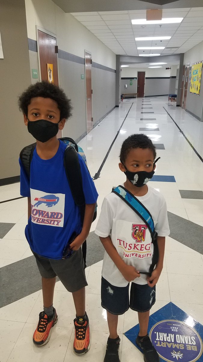 theerika2's tweet photo. Kicking off Children's Book Week wearing college t-shirts! @JRThompsonES #ThompsonTruth https://t.co/qYix8KUlHG