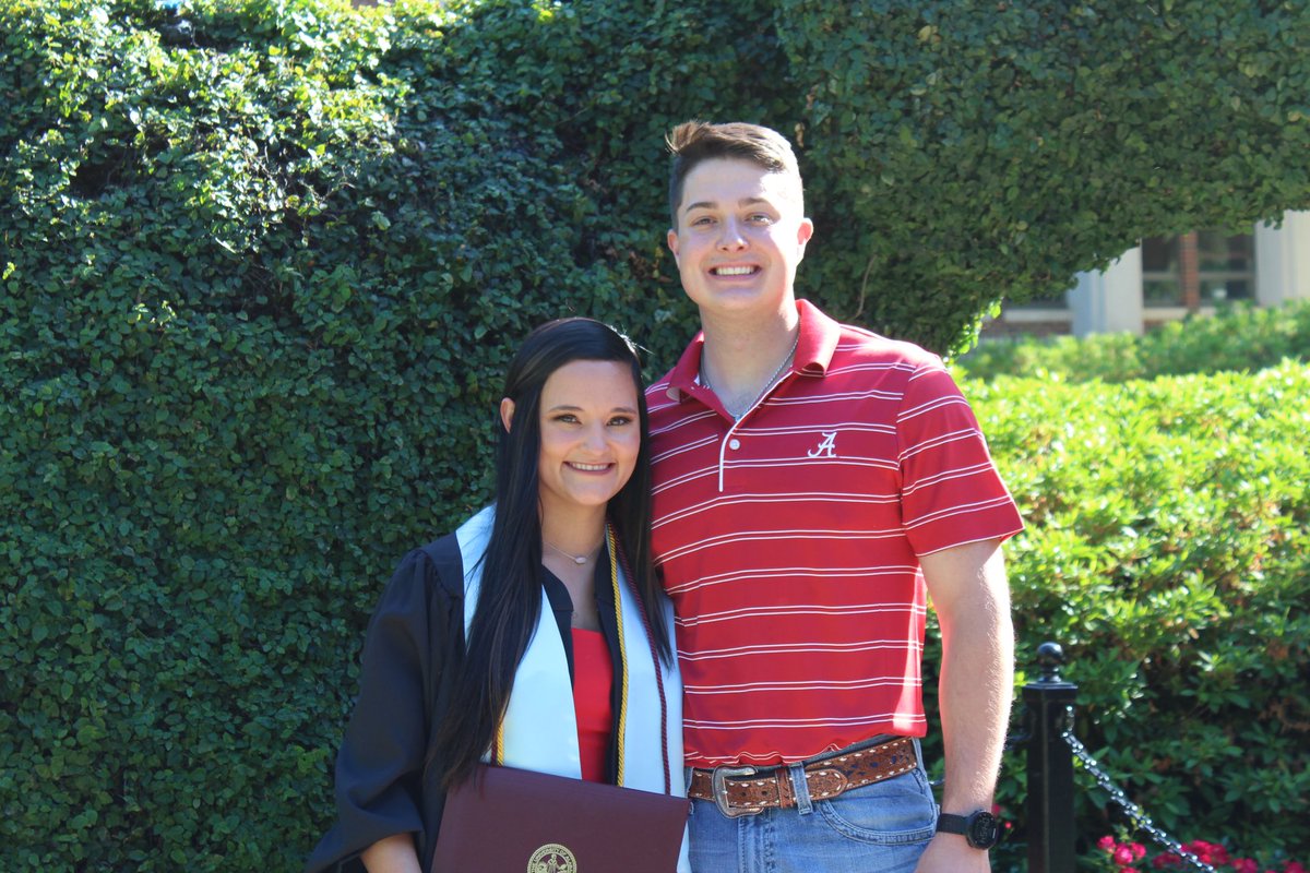 hoffmann_jenna's tweet photo. the ongoing joke between my high school friends and i used to be whether or not i could last all 4 years in bama... if you said i couldn’t, then i guess you’re right because i did it in 3🤪 #RollTide https://t.co/i1aR0gemlV