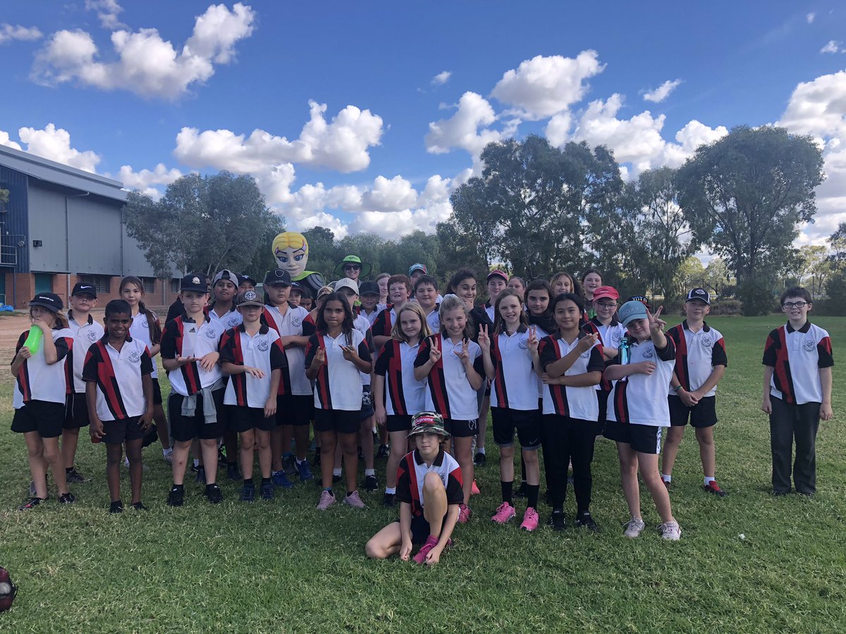 quietcordial's tweet photo. Fantastic to see @ThunderBBL #WBBL mascot #Storm keeping her skills up and inspiring a love of cricket with the kids at Lightning Ridge Central School yesterday. #ThunderNation https://t.co/Mfxa3aQE2i